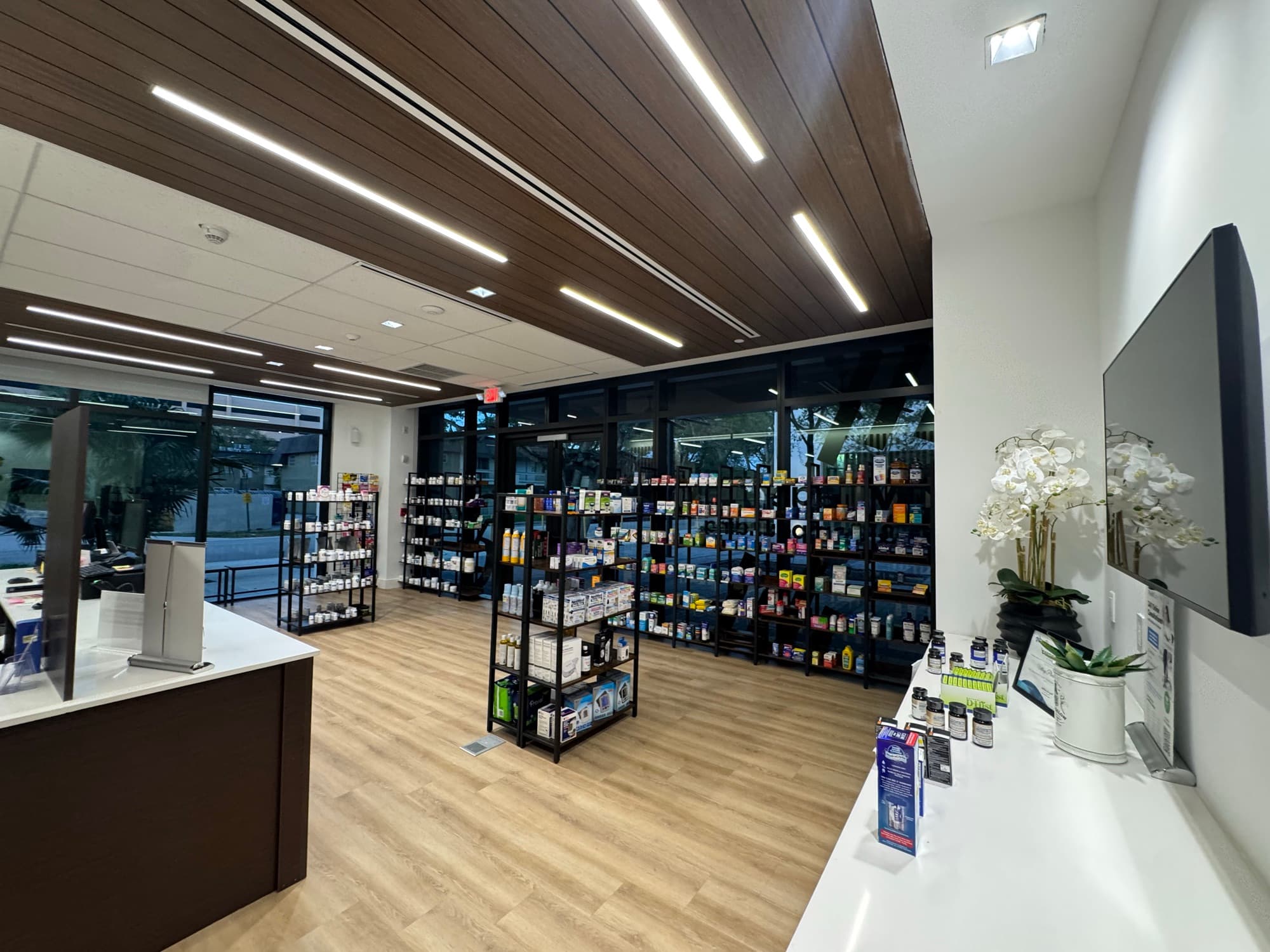 El espacio de consulta dentro de Village Pharmacy & Compounding